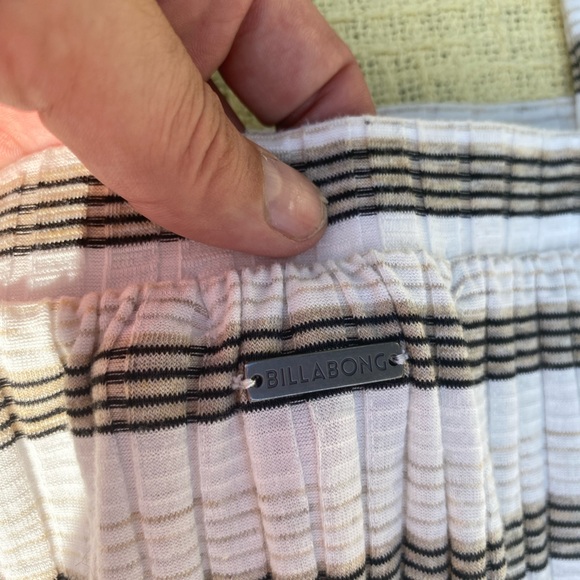 Billabong Romper Women’s Medium White, Tan and Brown Ribbed for Summer - Picture 3 of 5